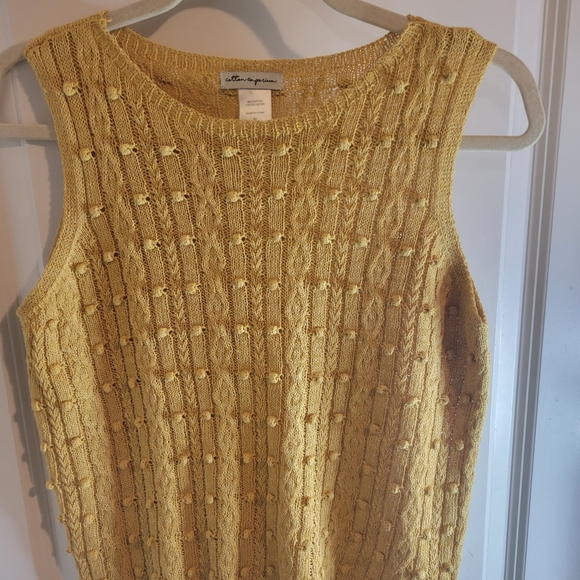 Cotton Emporium Sweaters - Cotton Emporium Yellow Scalloped Hem Sweater Vest/Pullover M